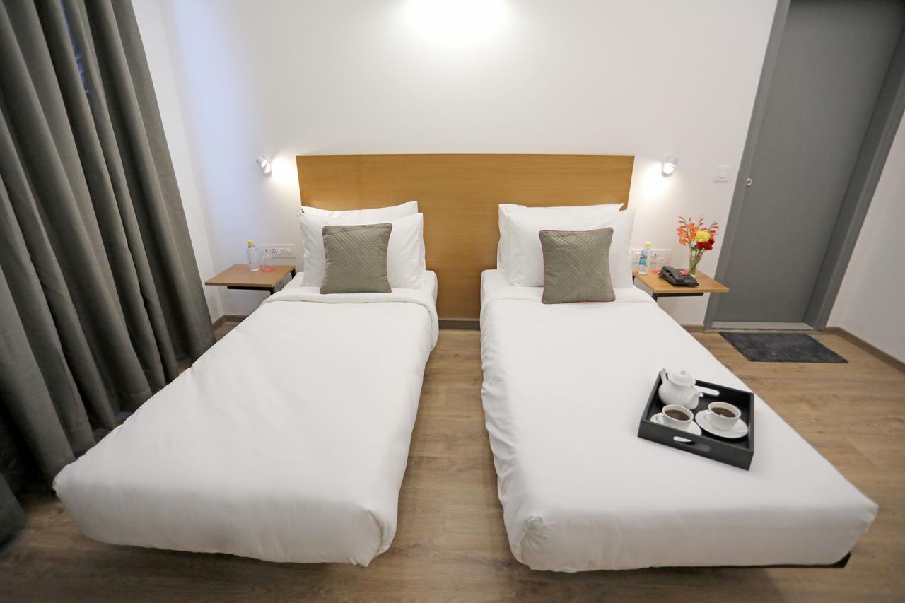 Oyo Townhouse 027 Sector 15 Gurgaon Hotel Buitenkant foto