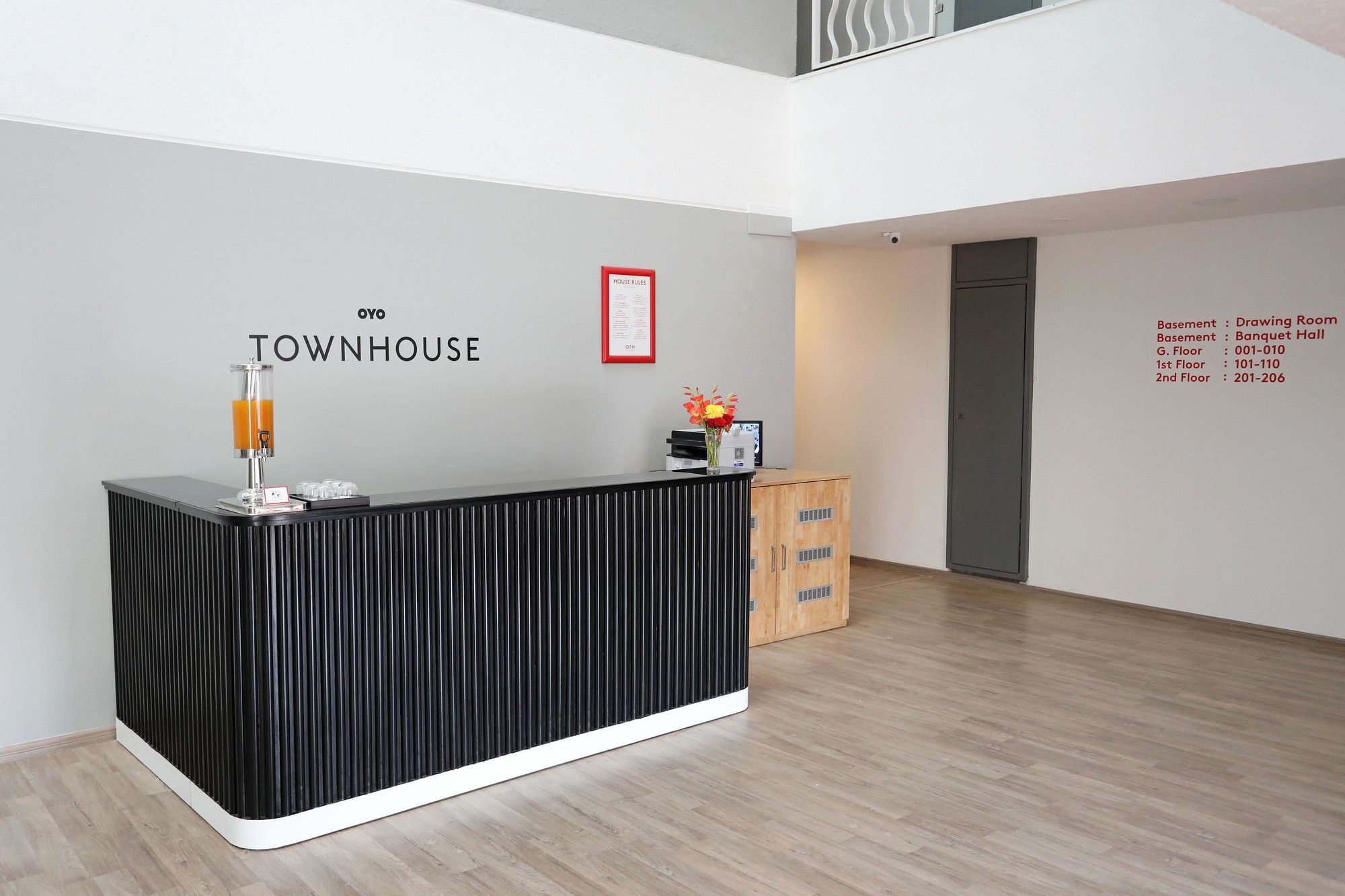 Oyo Townhouse 027 Sector 15 Gurgaon Hotel Buitenkant foto