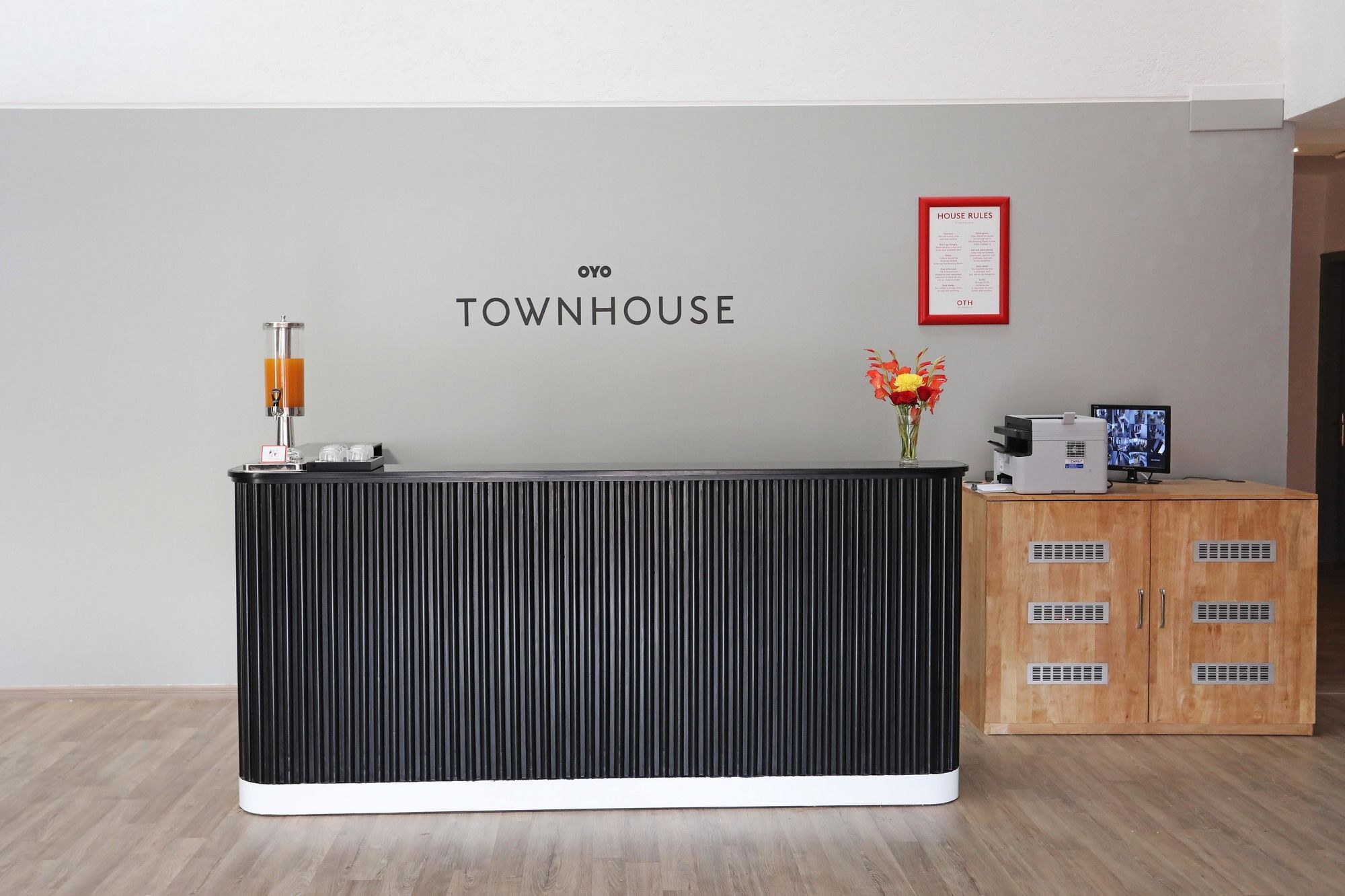 Oyo Townhouse 027 Sector 15 Gurgaon Hotel Buitenkant foto